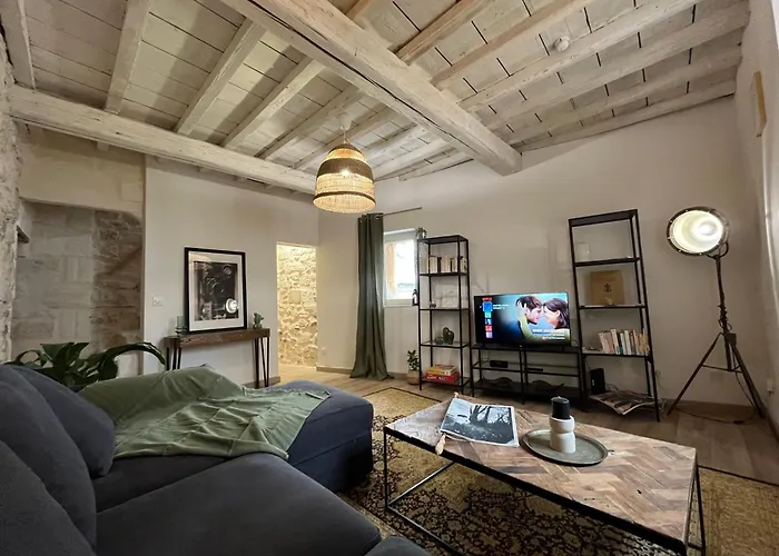 Charmante Maison En Arles : La Roquette